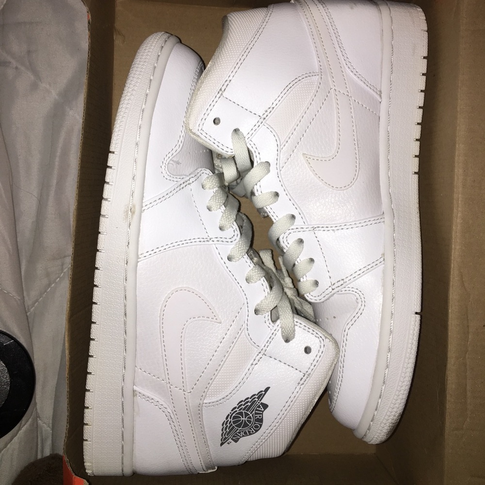 mens 2015 jordan 1s size 8 white on white